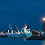 Hotel Leonardo Seaport 4*