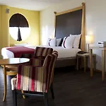 Leonardo Seaport Hotel 4*