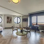 Leonardo Seaport Hotel