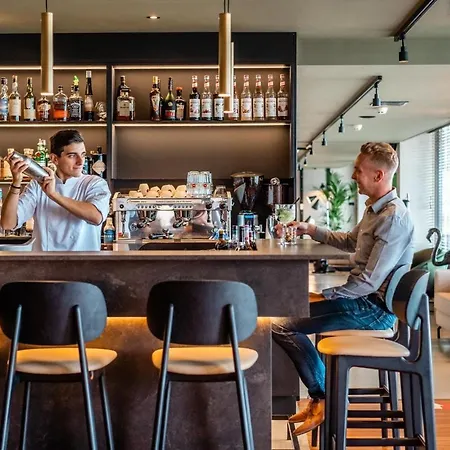 阿波罗艾默伊登海滩海港酒店 4*