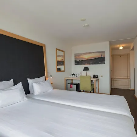 Leonardo Seaport Hotel 4*