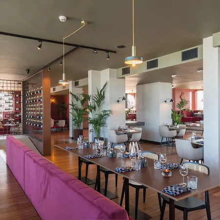 Leonardo Seaport Hotel 4*