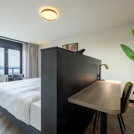 阿波罗艾默伊登海滩海港酒店 4* 艾默伊登