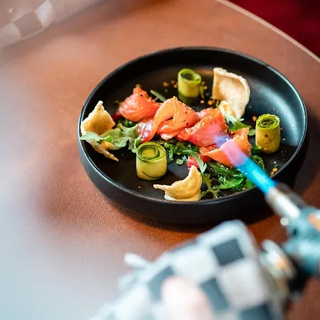 Leonardo Seaport 4* エイマイデン