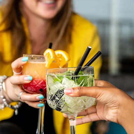 ホテル Leonardo Seaport エイマイデン