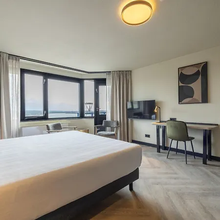 Leonardo Seaport ホテル 4*