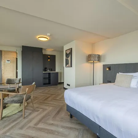 Hotel Leonardo Seaport 4*