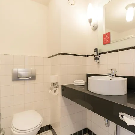 Leonardo Seaport 4* エイマイデン