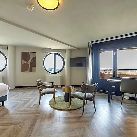 Leonardo Seaport Hotel
