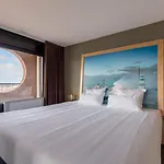 Отель Leonardo Seaport 4*