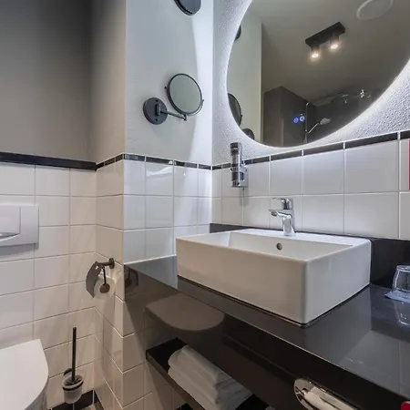 Leonardo Seaport Hotel 4*