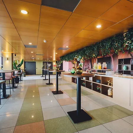 Leonardo Seaport Hotel